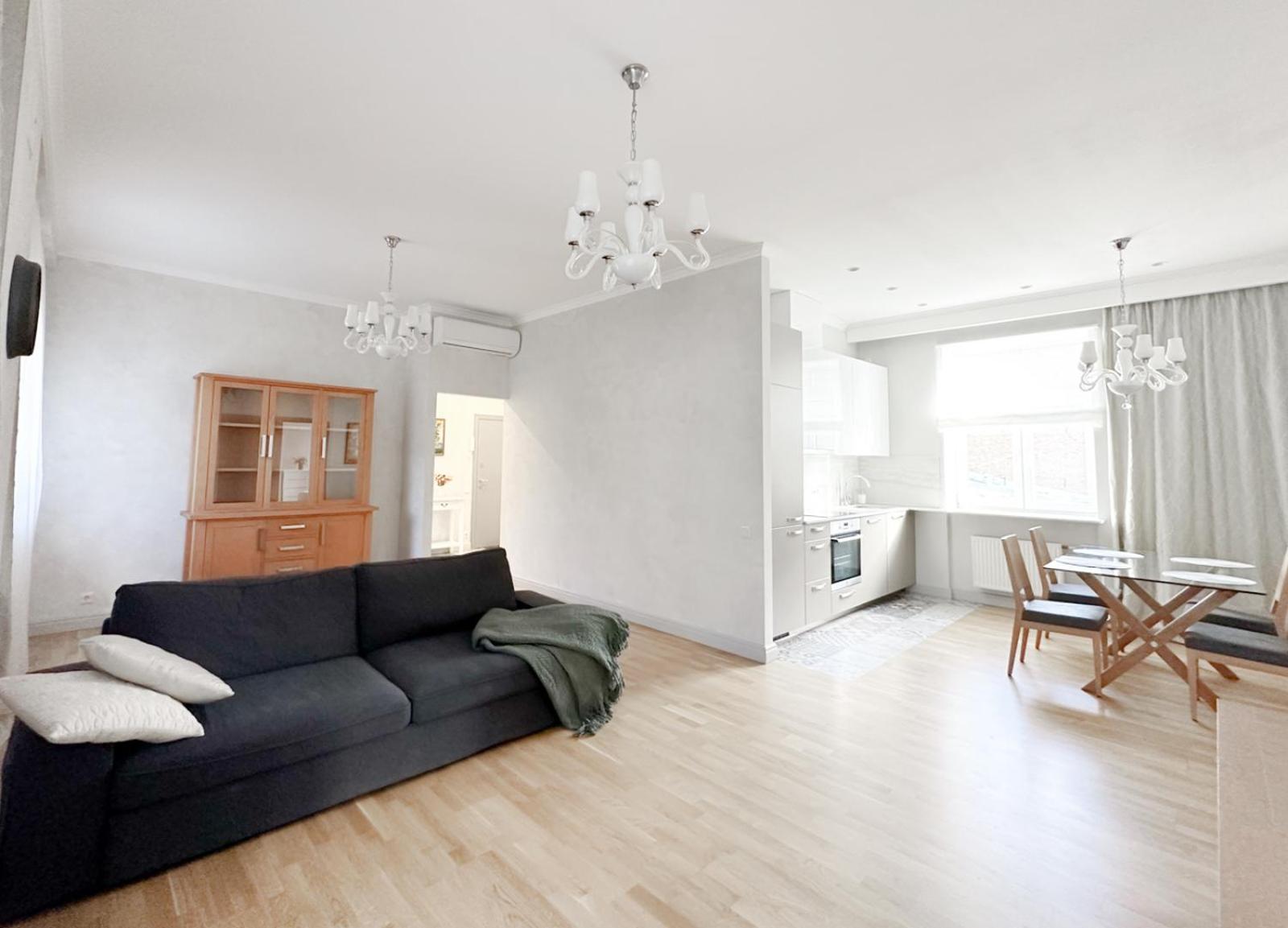 Heart, Space, Loft View, Free Parking Apartment *